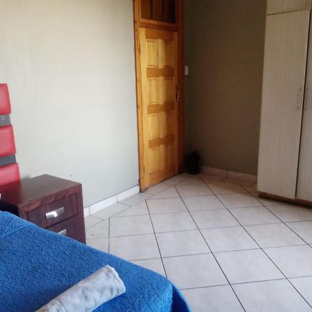 Ebony Guest House Pretoria-Noord Exteriör bild