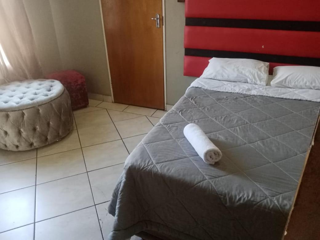 Ebony Guest House Pretoria-Noord Exteriör bild