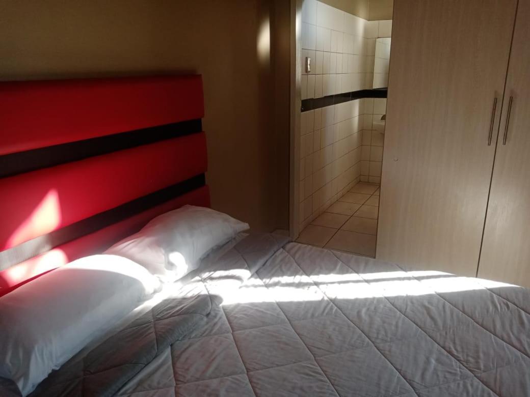 Ebony Guest House Pretoria-Noord Exteriör bild