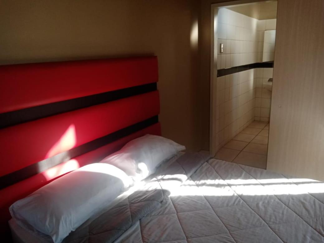 Ebony Guest House Pretoria-Noord Exteriör bild